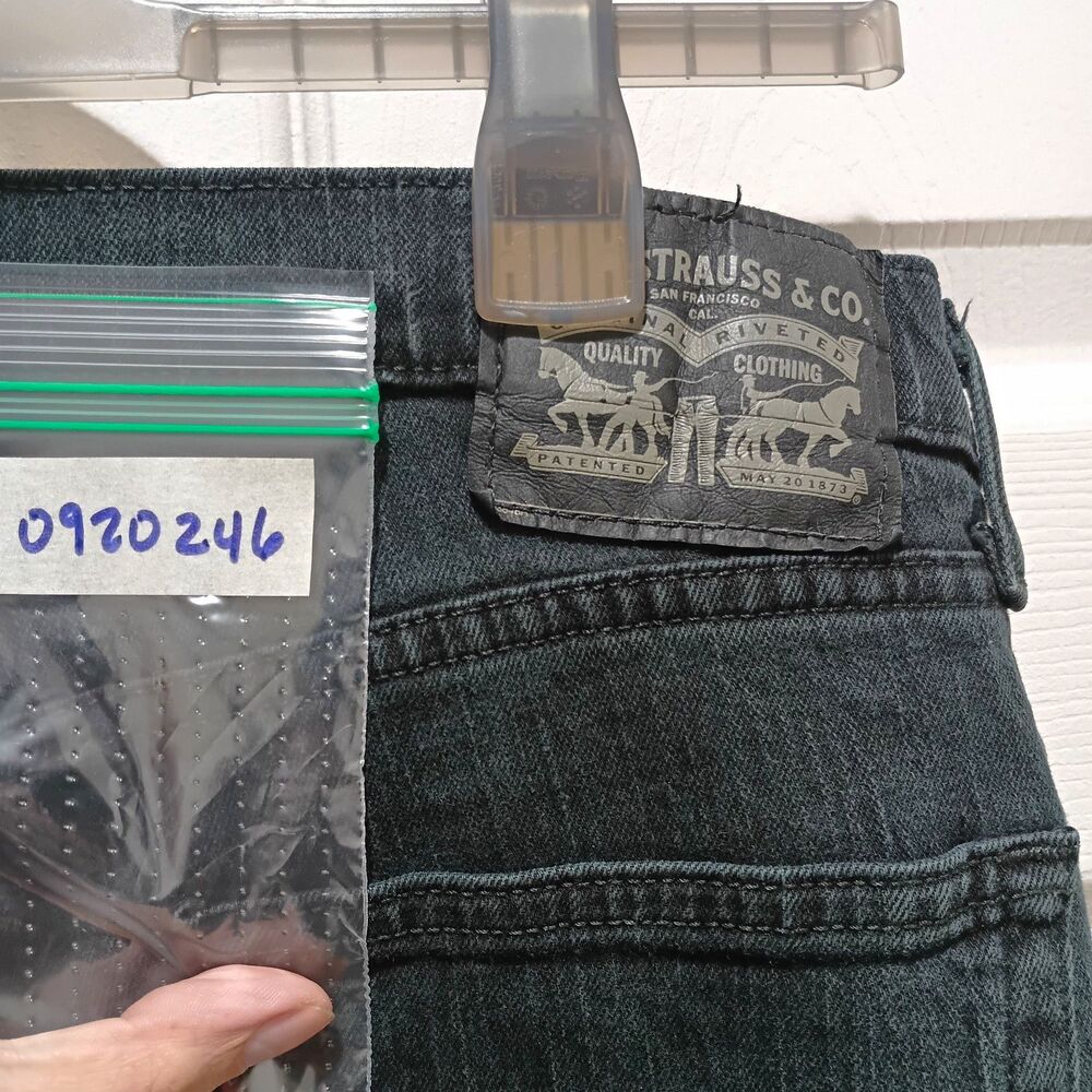Levi’s Men’s Black Dark Wash Denim Jeans Slim Fit Low Rise 5-Pocket Logo
